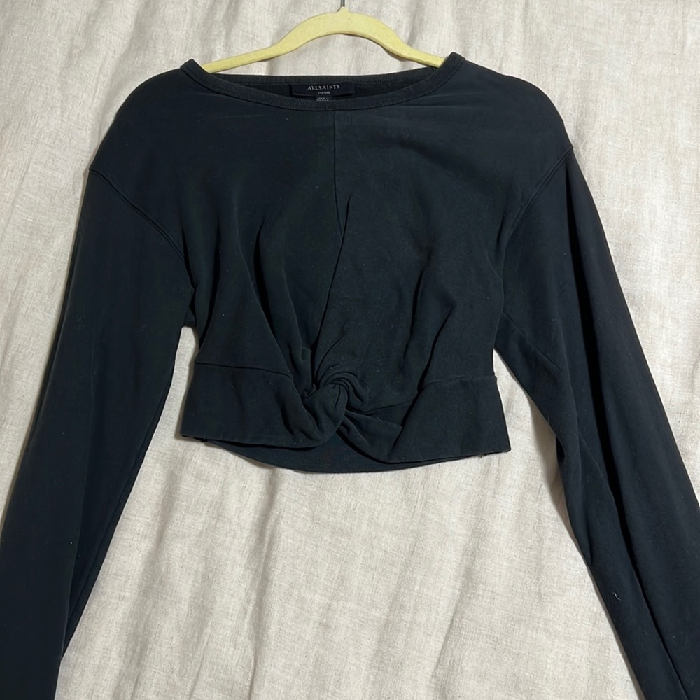 ALLSAINTS cropped crewneck. Washed black. Knotted front.